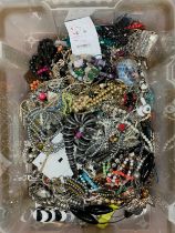 Approximately 10kg of costume jewellery.