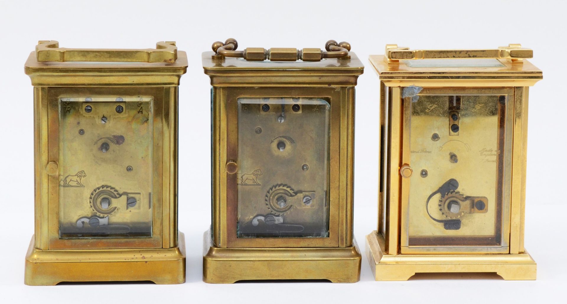 An English brass cased 8 day carriage clock, circa 1980s, together with two French examples. (3) - Image 3 of 5