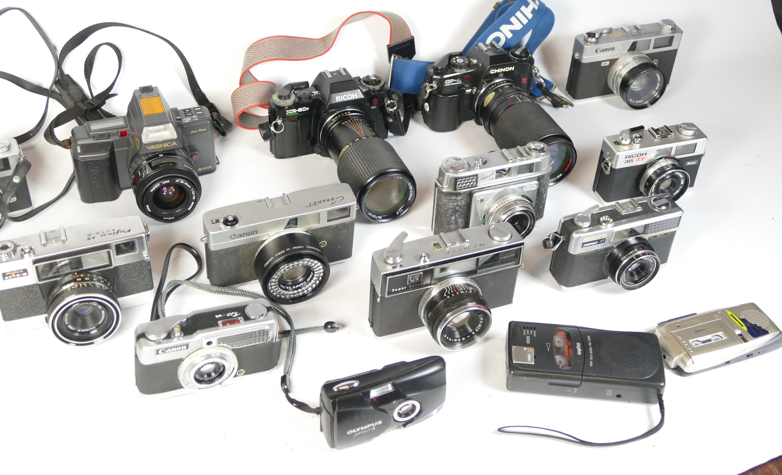 Eleven SLR vintage film cameras to include a Fujica 35, a Mamiya, a Ricoh XR-20 and a Chinon CP5. - Image 2 of 2