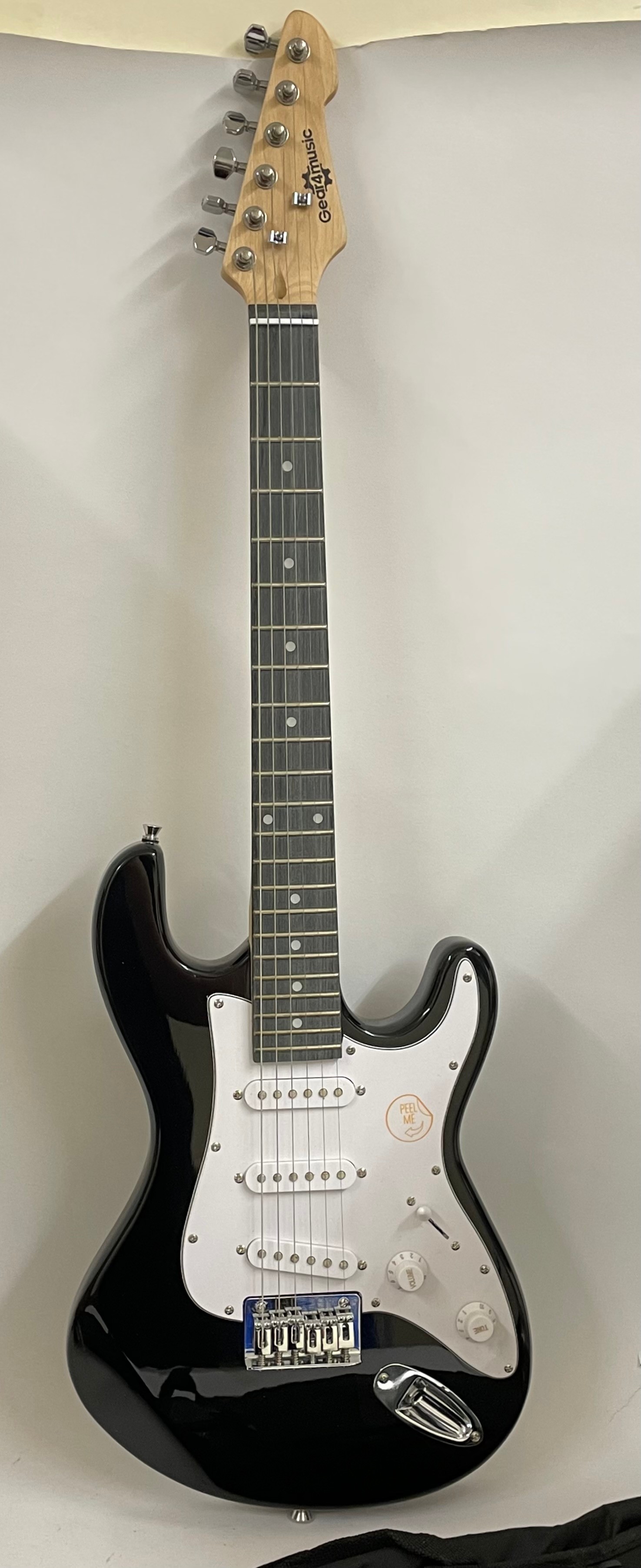 A modern 'Gear4Music ' electric guitar, to include gig bag, jack cable, amp, tuner, original box - Image 4 of 4