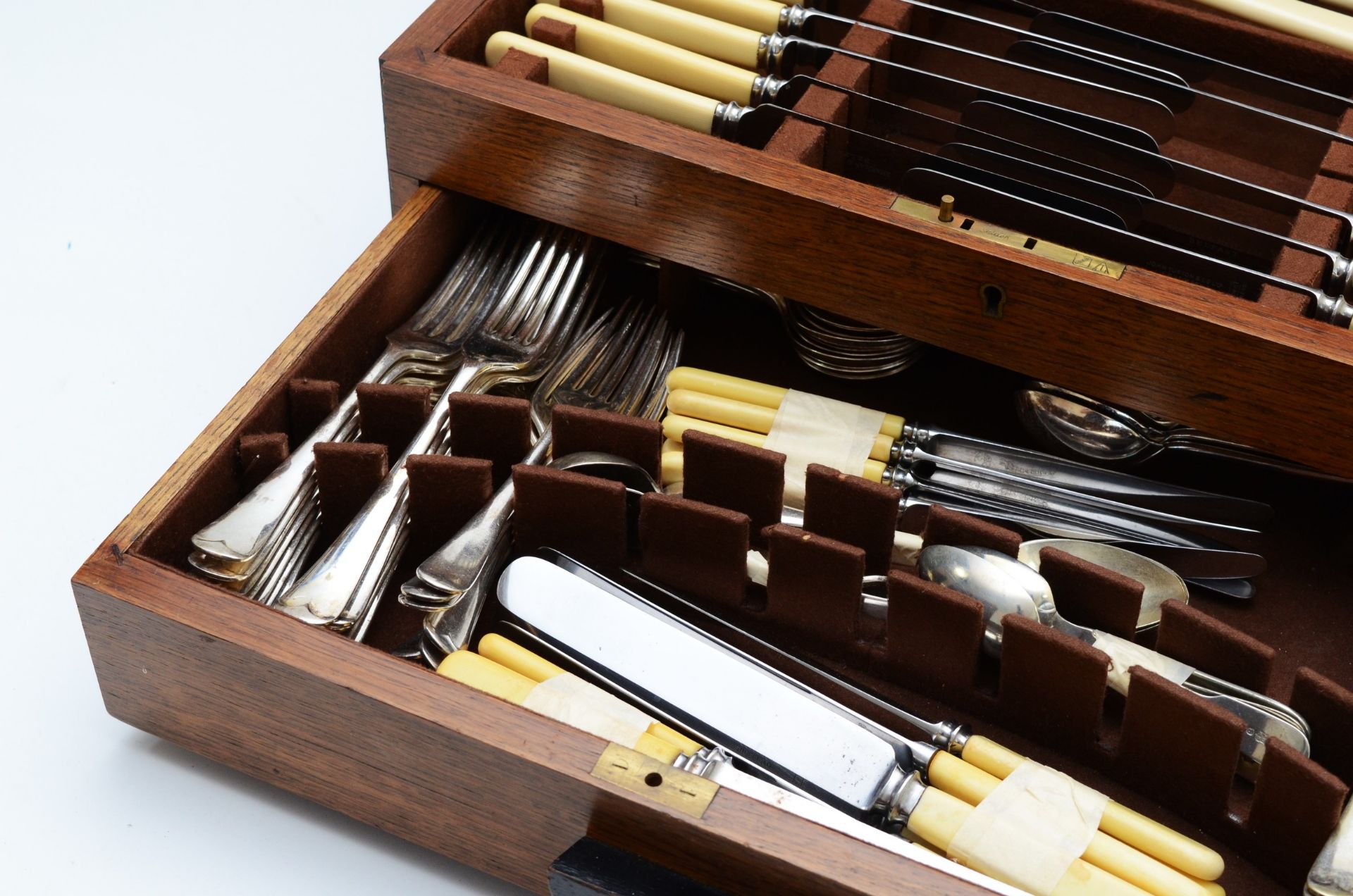 A comprehensive oak cased canteen of cutlery by Sharman D.Neill Belfast, circa mid 20th century. - Image 2 of 2