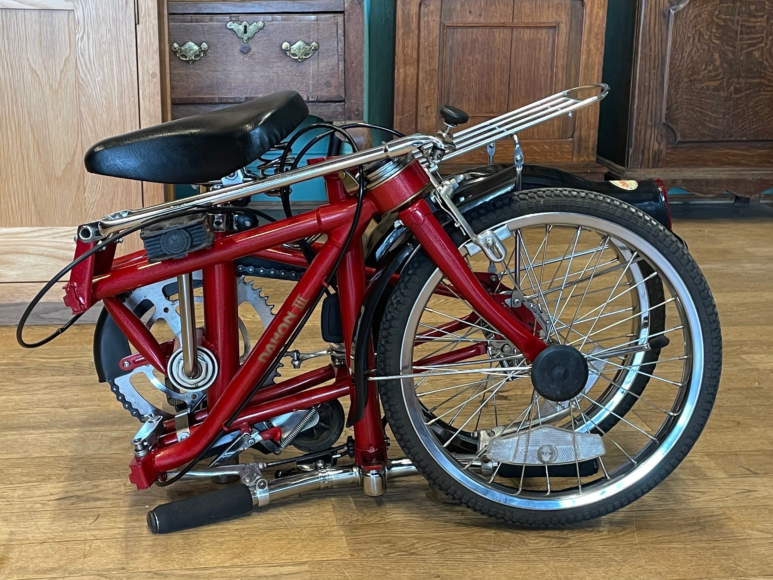 A Dahon folding bicycle, metallic red with carry case. - Image 4 of 7