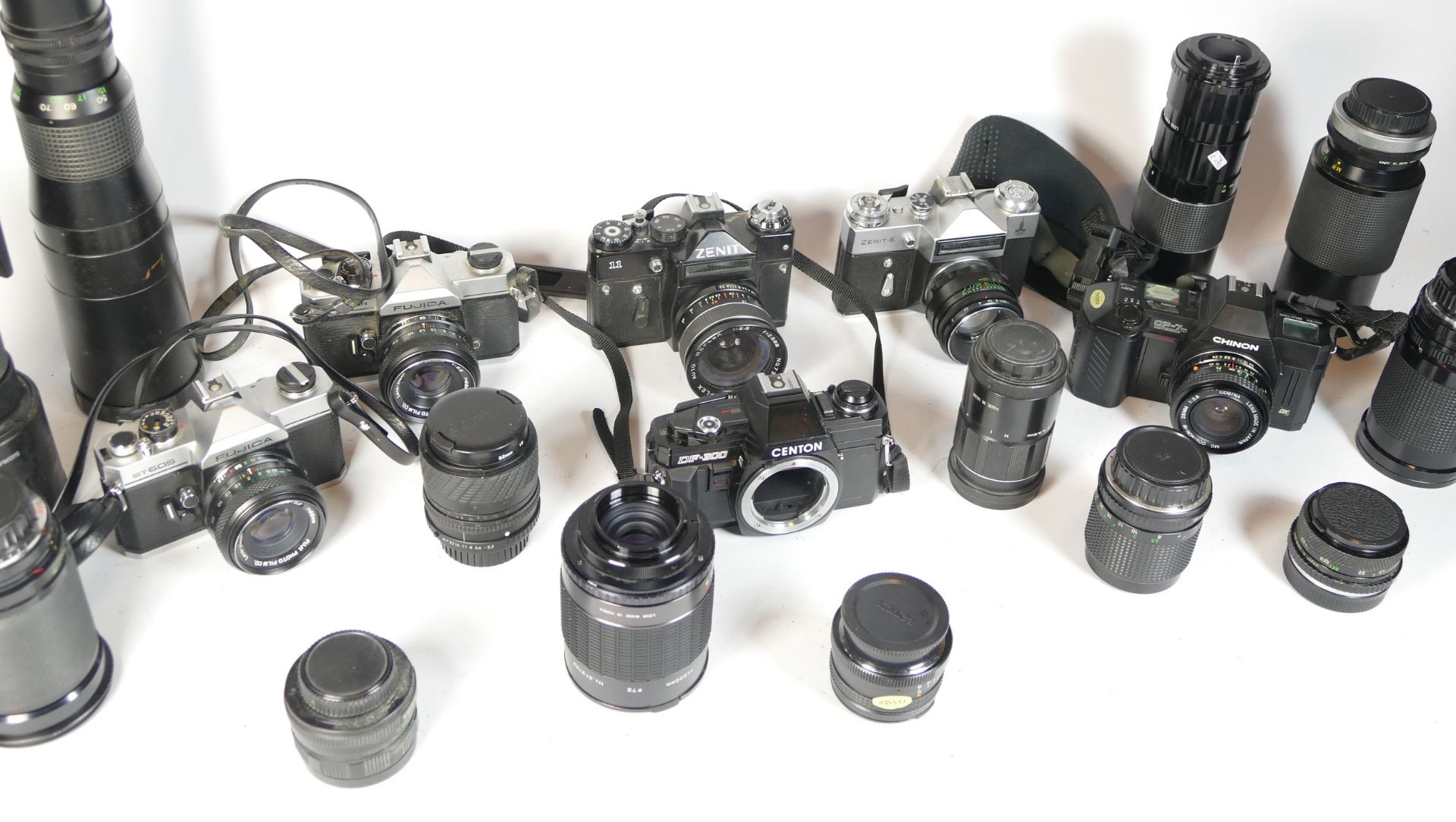 Seven SLR vintage film cameras to include a Fujica ST605n, a Konica C35, a Centon DF300 and a - Image 2 of 3