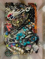 Approximately 10kg of costume jewellery.