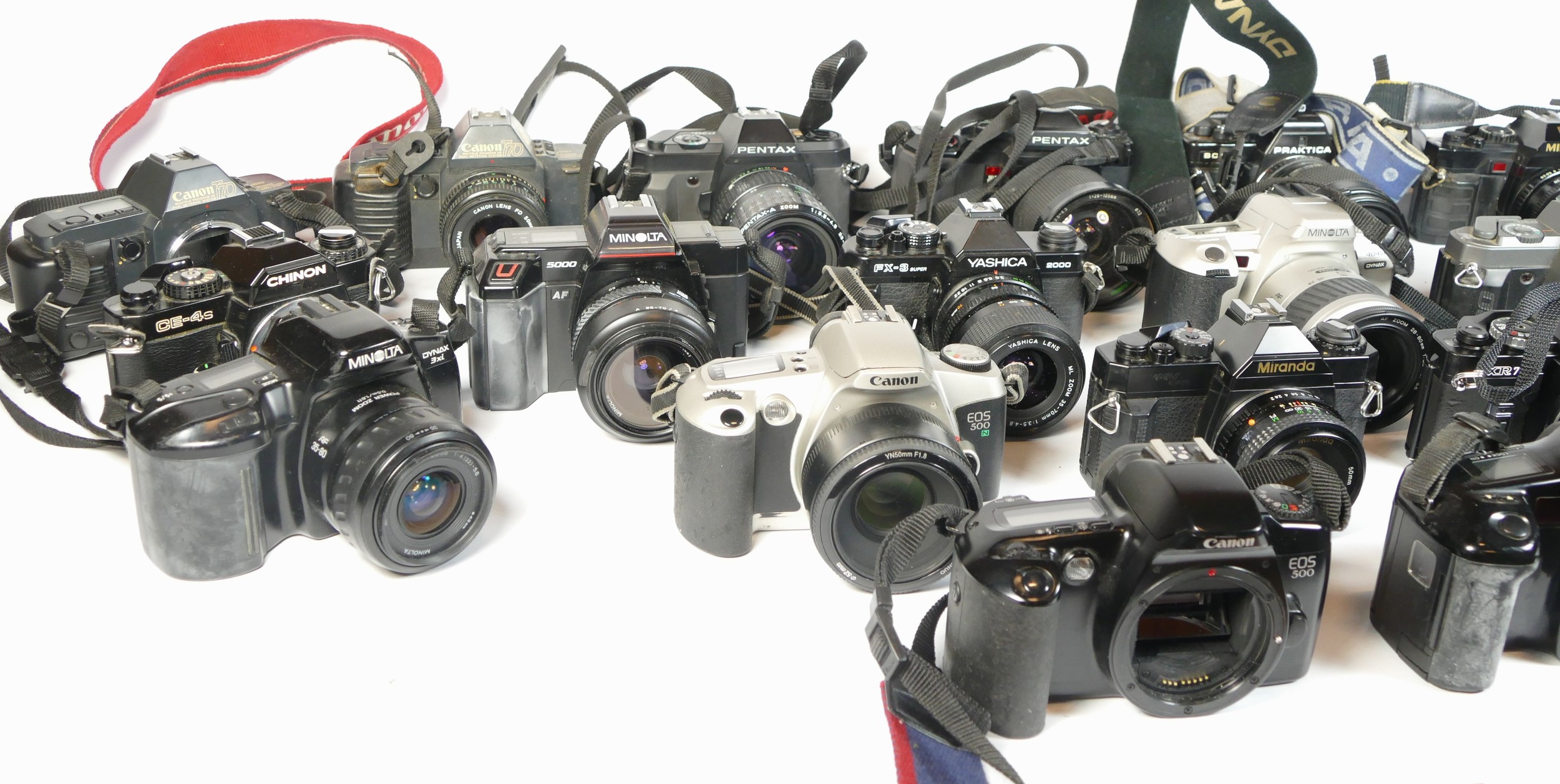 Twenty five SLR vintage film cameras to include a Canon EOS 500N, a Pentax P30N, a Praktica BC1 - Bild 2 aus 2