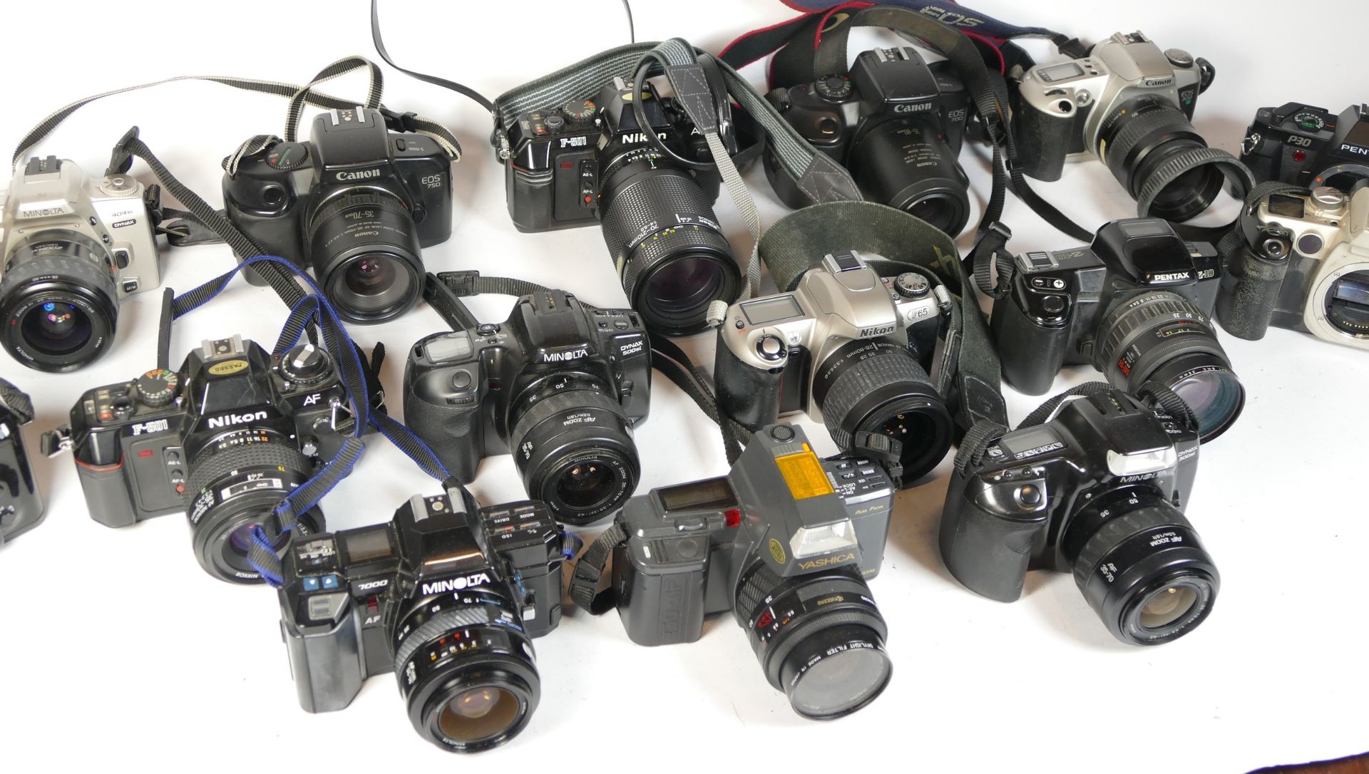 Twenty SLR vintage film cameras to include a Nikon F-501, a Pentax Z-10, a Canon EOS 50E and a - Image 2 of 2