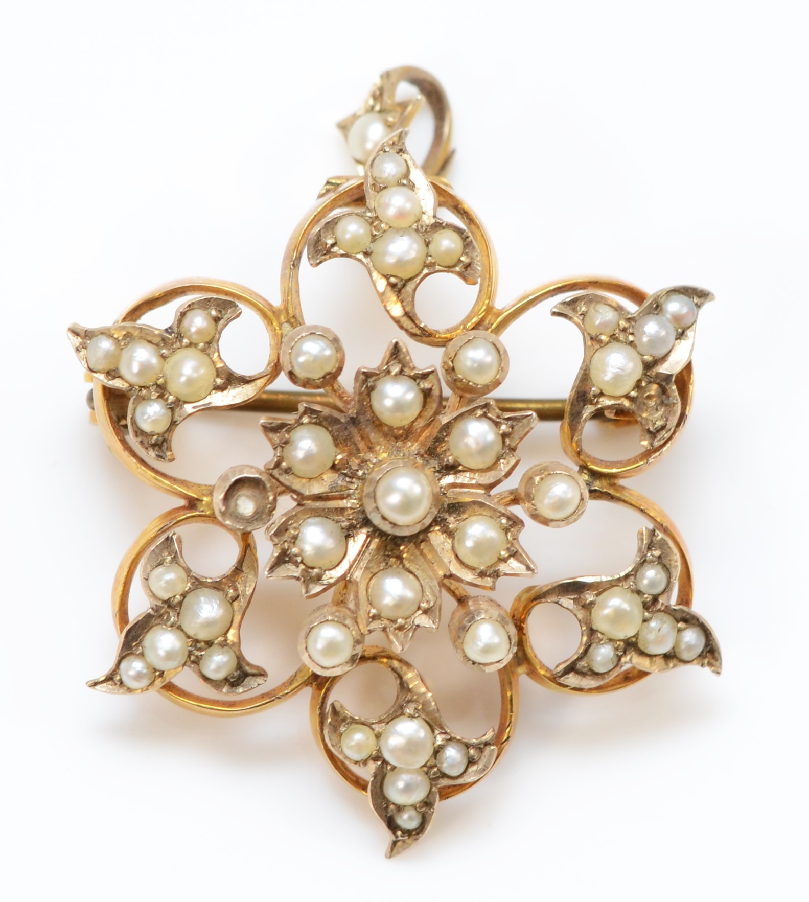 An Edwardian 9ct gold and half pearl cluster brooch/pendant, 9ct tab, diameter 30mm, two settings