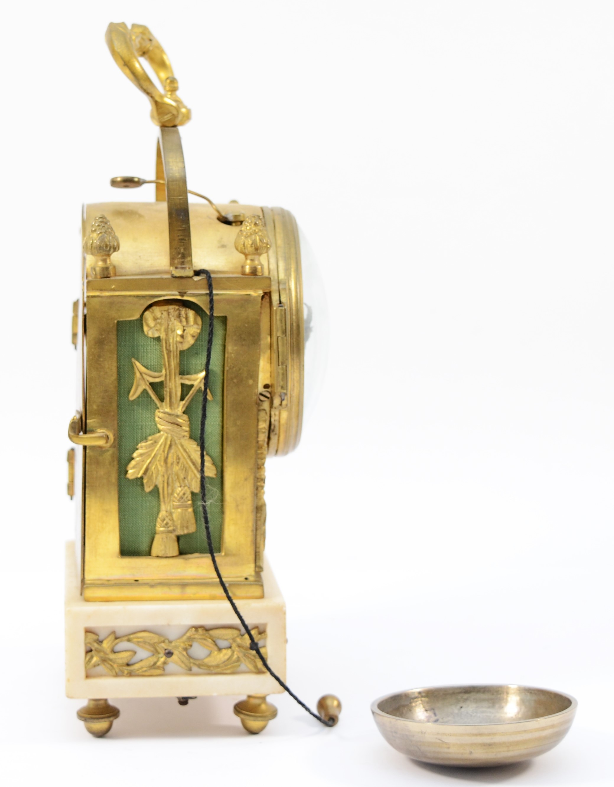 An early 19th century French gilt brass striking mantel clock, the white enamel dial with Roman - Image 5 of 9