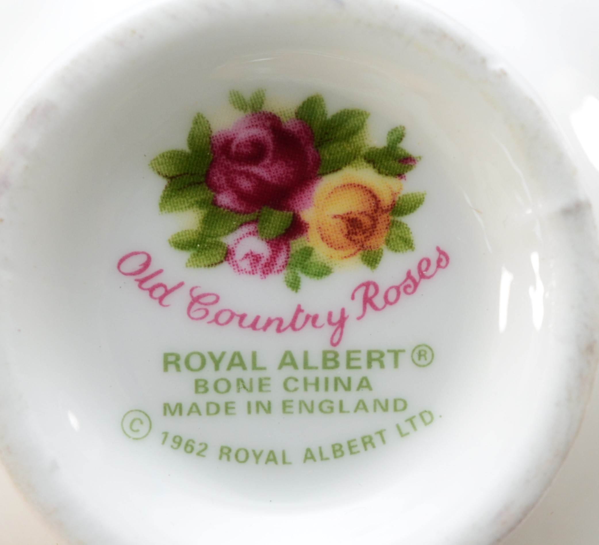 An extensive Royal Albert Old Country Roses dinner service comprising of teapot, coffee pot, - Bild 5 aus 6