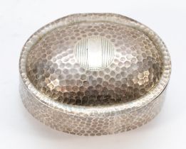 An Edwardian silver oval box, London 1904, with spot hammered decoration, lid apparently unmarked,