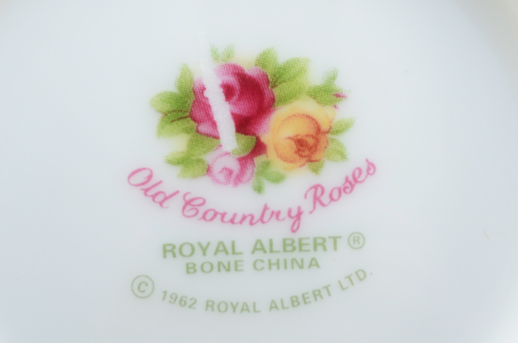 An extensive Royal Albert Old Country Roses dinner service comprising of teapot, coffee pot, - Bild 6 aus 6