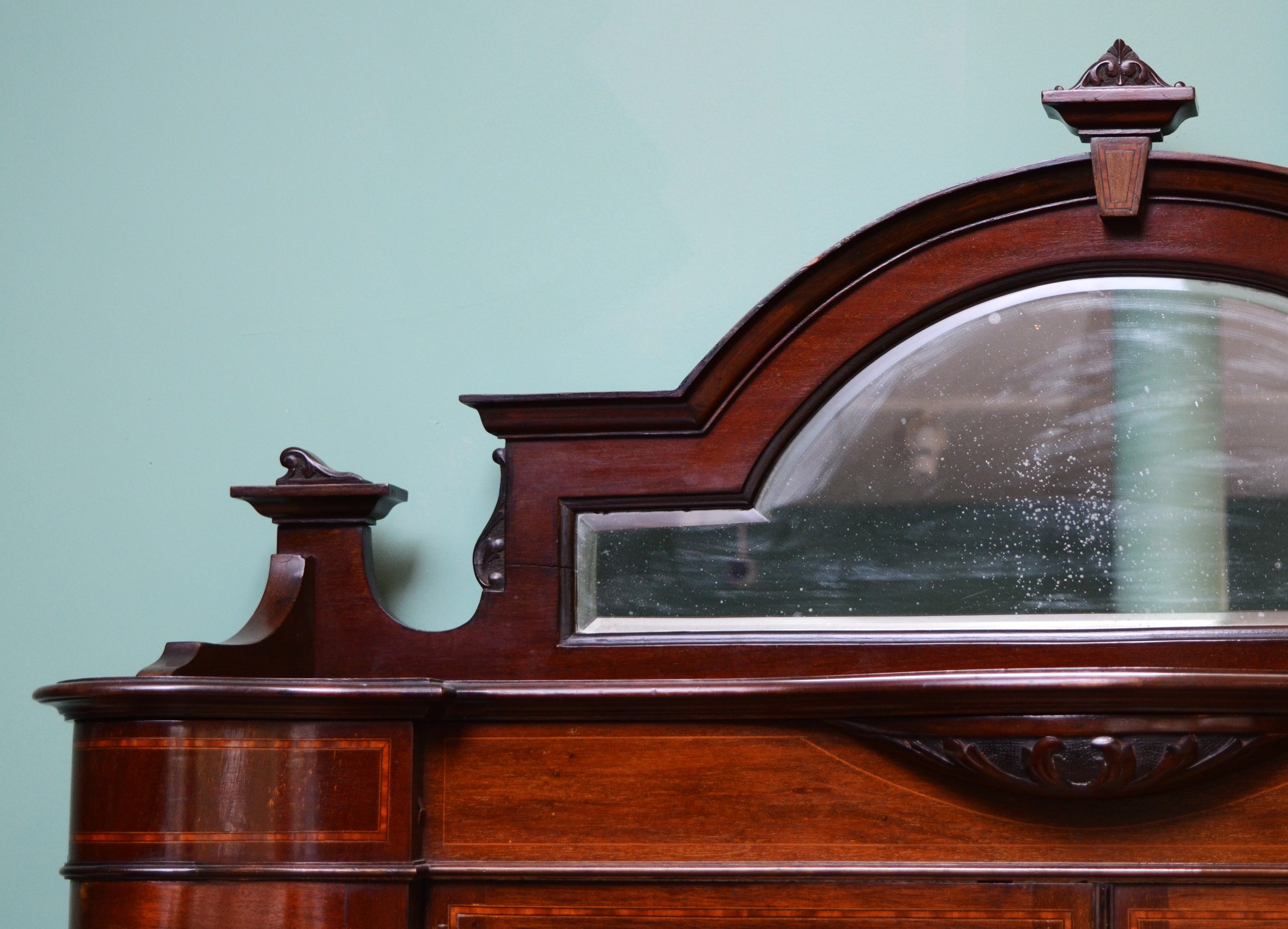 Edwardian inlaid mahogany display cabinet, the central arched mirror plate within a carved scroll - Image 2 of 5