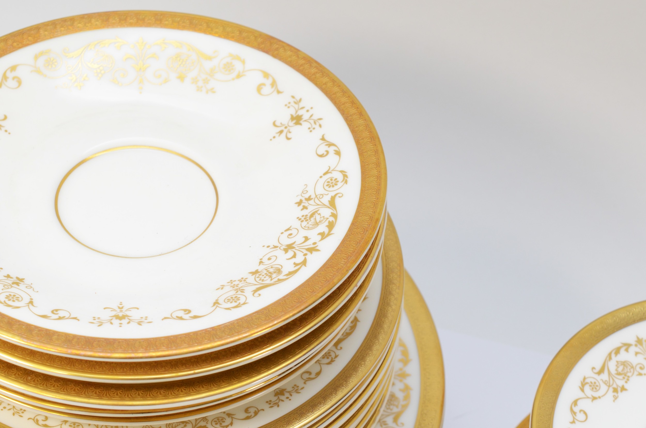 A Royal Doulton Belmont pattern dinner service, comprising sixty six pieces, including tea & - Image 3 of 5