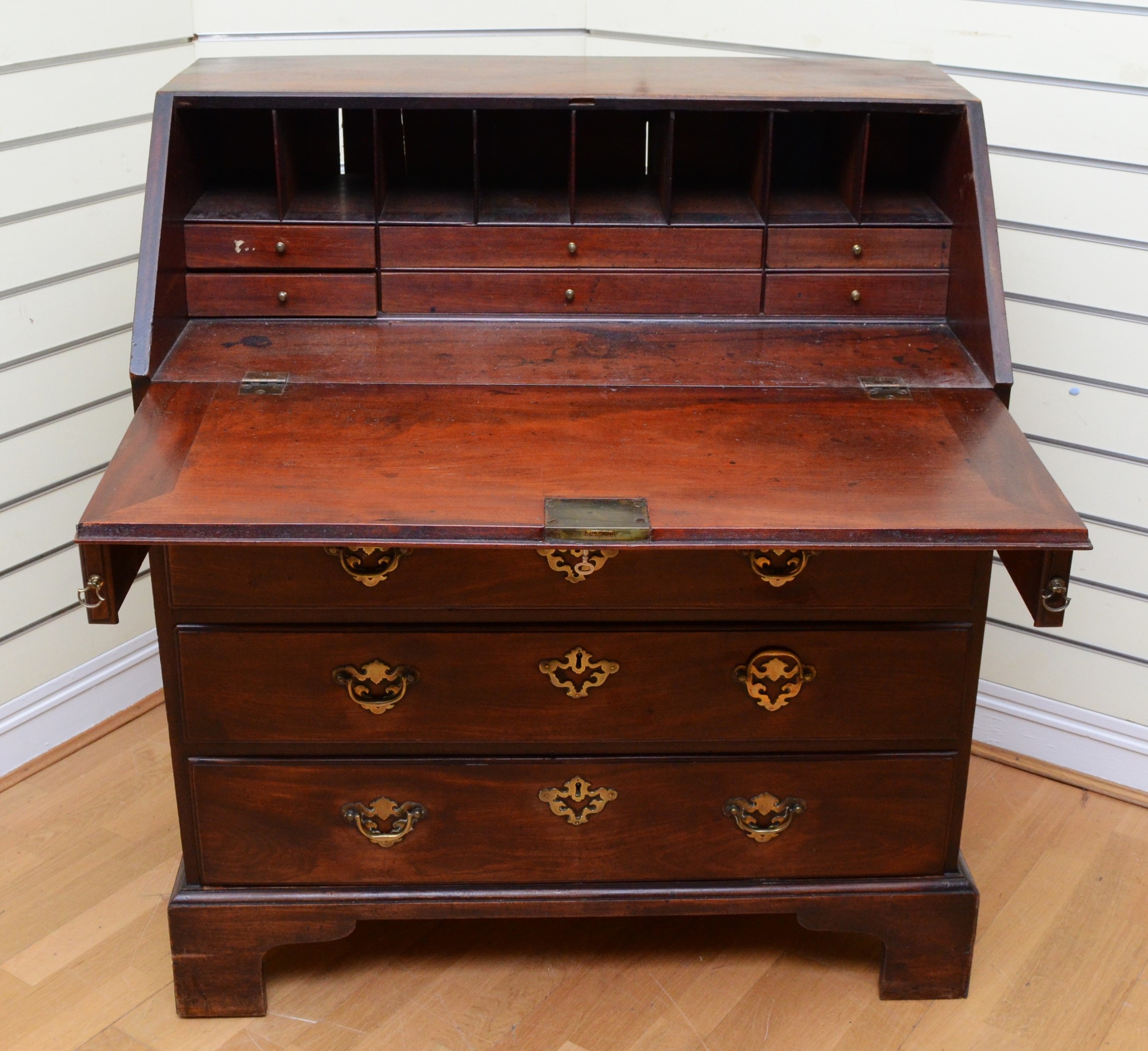 A Georgian mahogany bureau, moulded rectangular fall front with rounded upper corners opening to - Image 3 of 3