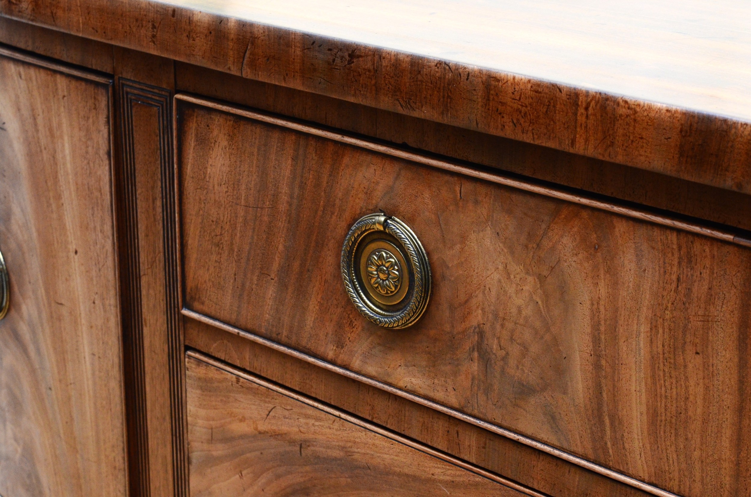 A late Victorian Hepplewhite style mahogany sideboard, the two bow fronted cupboards flanking two - Image 4 of 4