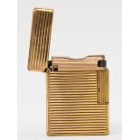 S.T. Dupont, Paris, a gold plated gas lighter, N5156, with ribbed body, 4.6cm