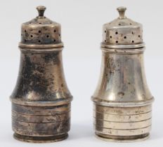 A silver pair of pepper castors, by Hukin & Heath, Birmingham 1936, 8cm, 88gm