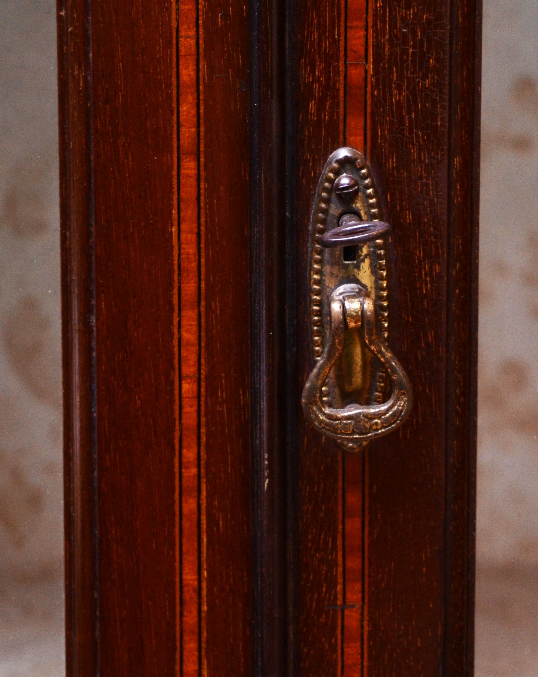 Edwardian inlaid mahogany display cabinet, the central arched mirror plate within a carved scroll - Image 3 of 5