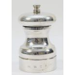 A silver salt grinder, London 1985, with Peter Piper Super Saltmill fittings, 10.5cm