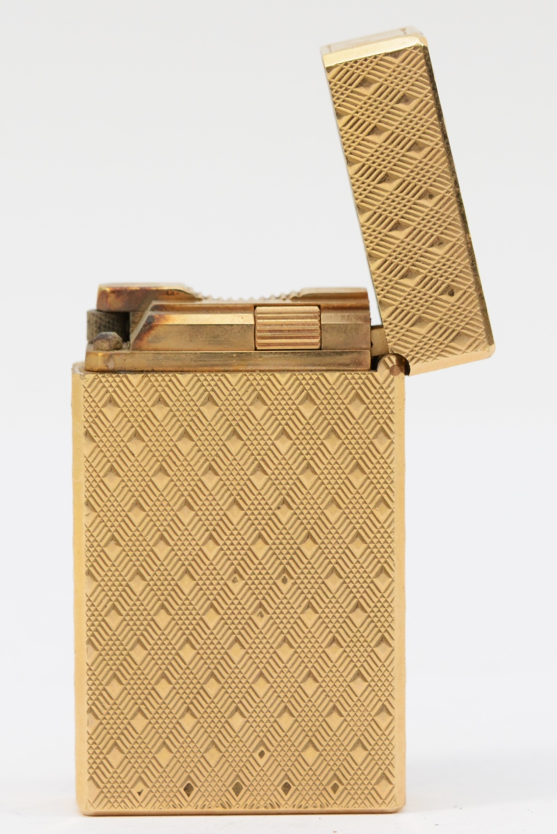 S.T. Dupont, Paris, a gold plated gas lighter, R5EH26, with cross hatched body, 5.8cm - Image 2 of 4