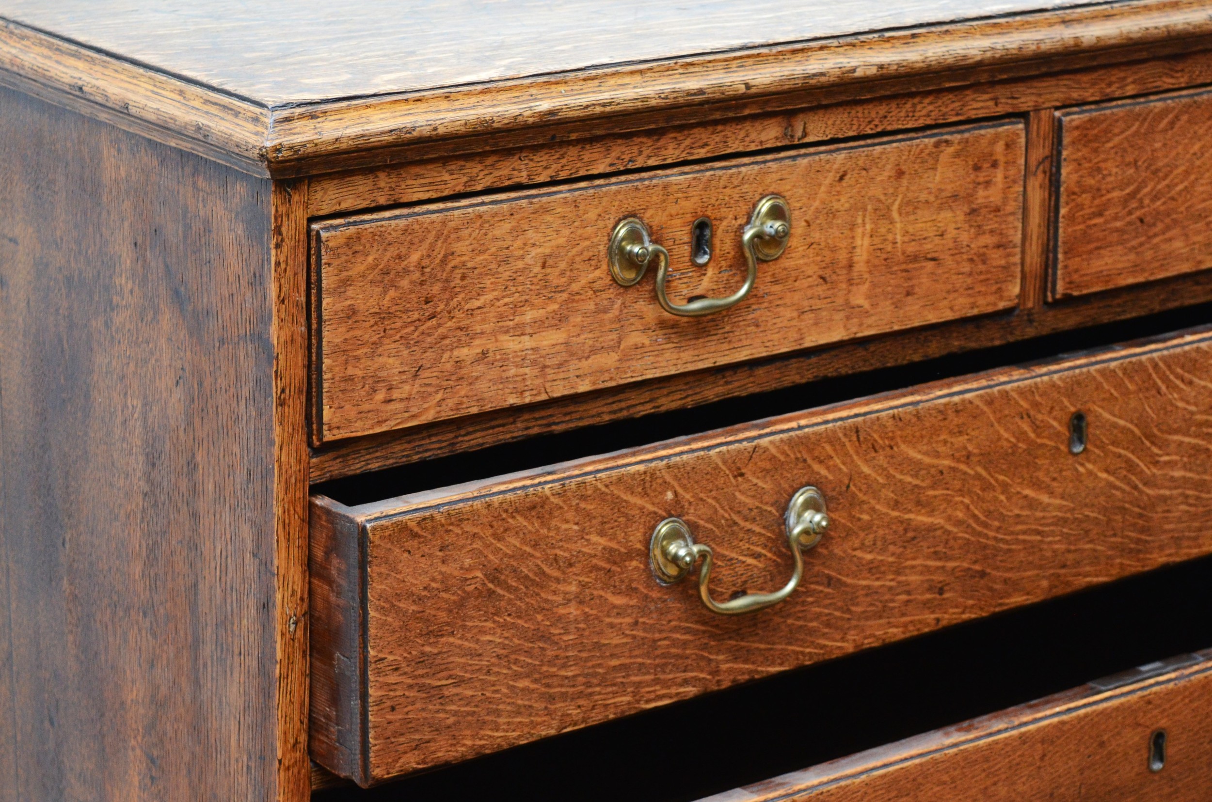 A late 18th century Georgian oak chest, the moulded edged top over two short and three long - Image 3 of 4