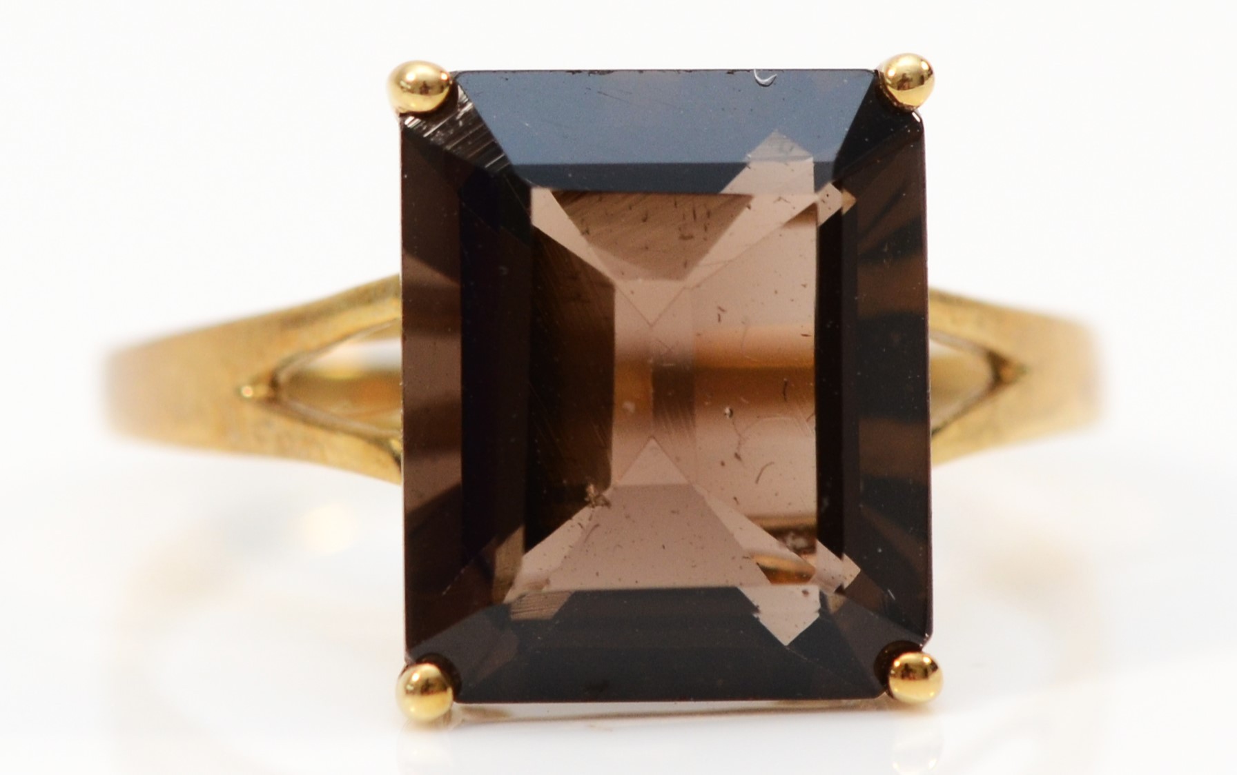 A 9ct gold and smokey quartz dress ring, 11 x 10mm, P 1/2, 2.2gm