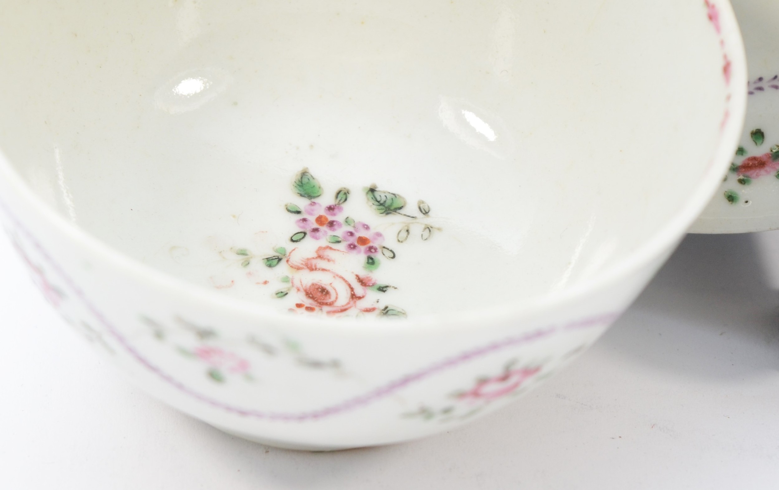 A 19th century Newhall tea bowl & saucer, having floral garland and sprig decoration. (2) - Image 4 of 7