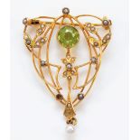 An Edwardian 9ct gold, peridot and half pearl openwork brooch, 38 x 26mm, 3.4gm