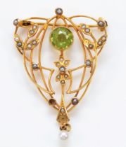 An Edwardian 9ct gold, peridot and half pearl openwork brooch, 38 x 26mm, 3.4gm
