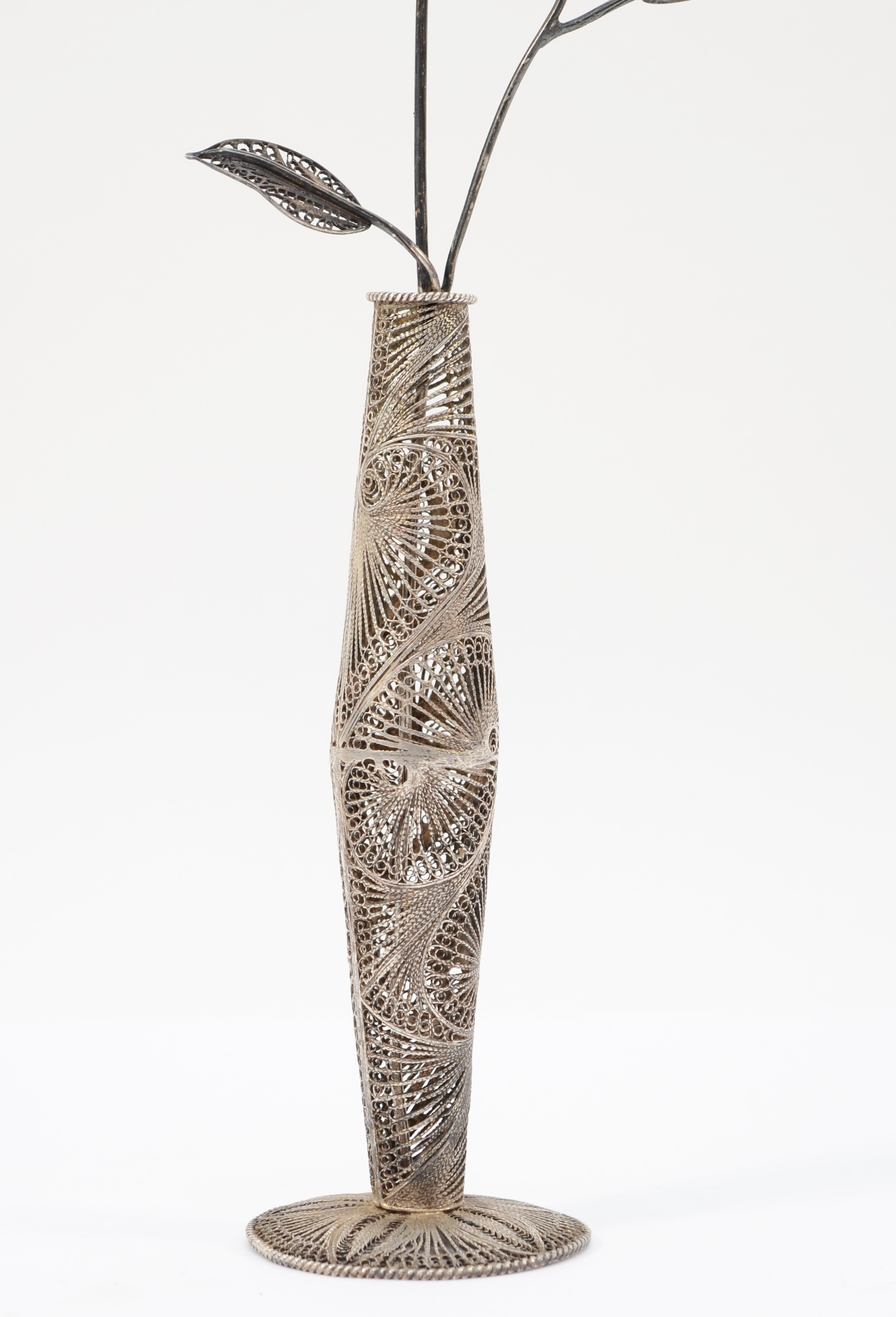 A 925 silver filigree rose and specimen vase, 26cm, 92gm - Image 2 of 5