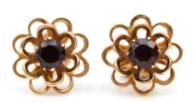 A pair of 9ct gold garnet floral stud earrings, 11mm, 1.5gm.