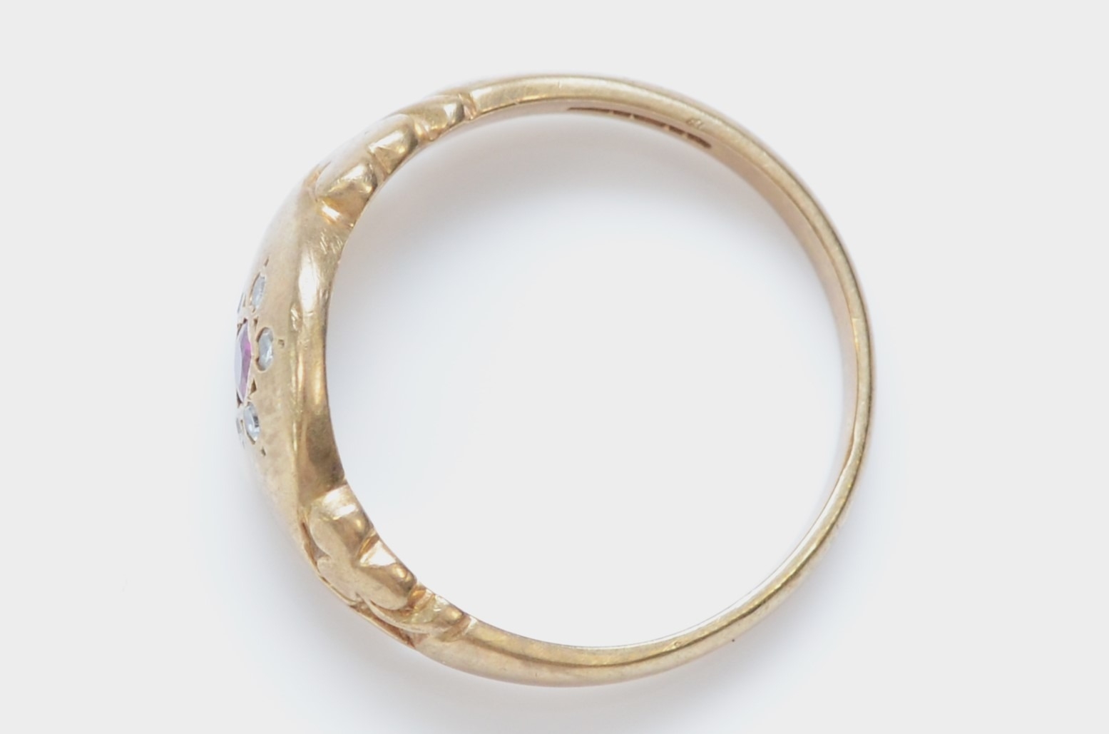 An vintage Edwardian style ruby and diamond gypsy set ring, N, 3.2gm - Bild 2 aus 2