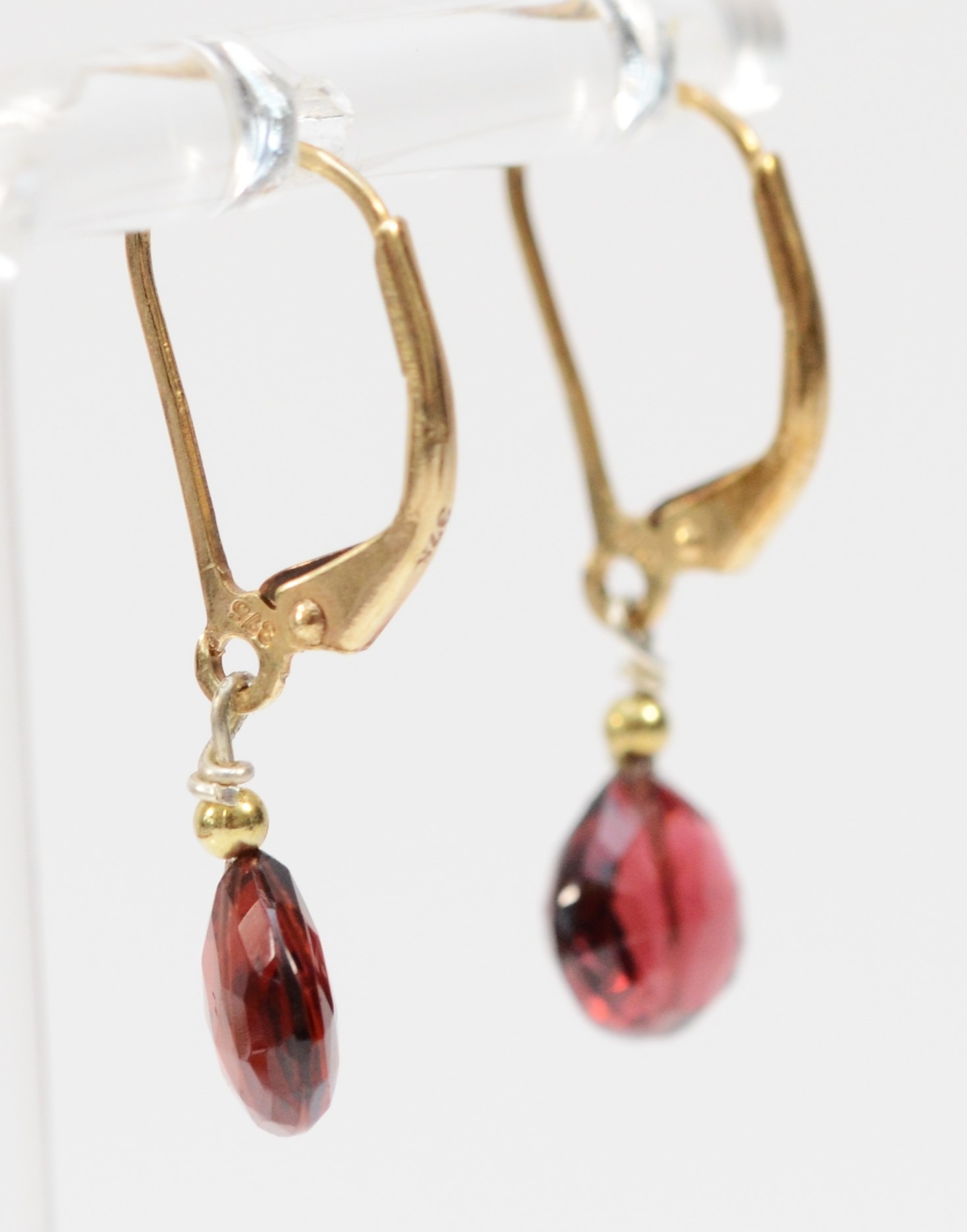 A 9ct gold mounted pair of facetted garnet ear pendants, 8 x 8mm, 1.6gm - Image 2 of 2