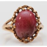 A vintage 9ct gold and red cabochon gemstone dress ring, stone 14 x 9mm, L, 4.4gm