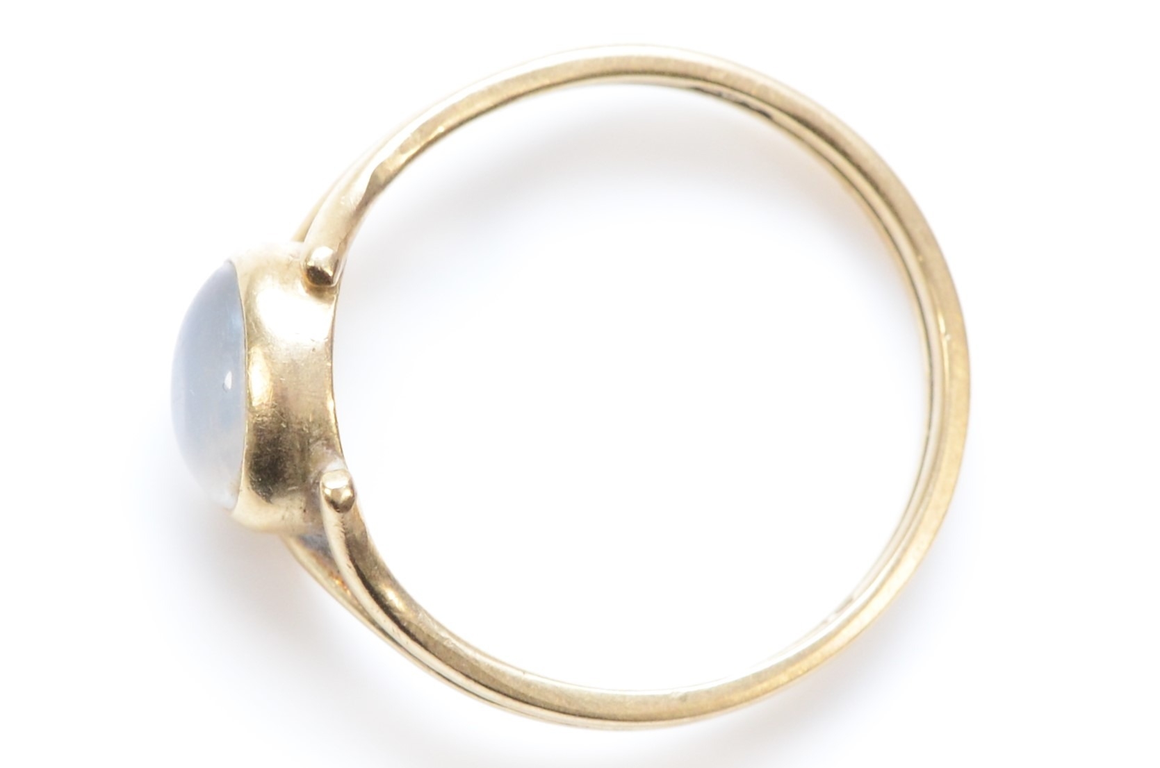 A 9ct gold and moonstone single stone ring, M, 1.7gm - Image 2 of 2