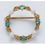 A 9ct gold emerald and cultured pearl hoop brooch, diameter 24mm, 2.8gm