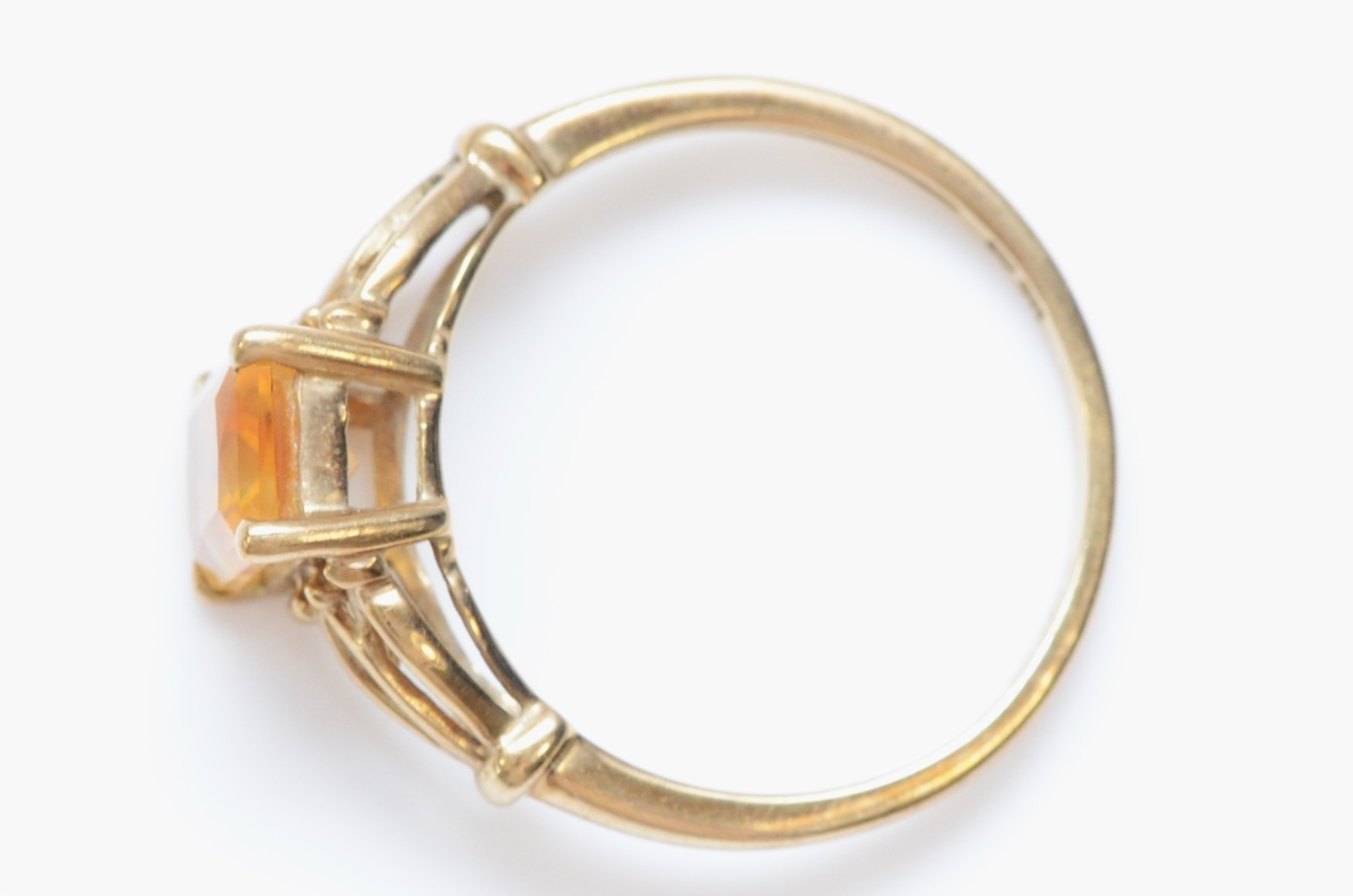 A 9ct gold and citrine dress ring, P 1/2, 2gm - Image 2 of 2