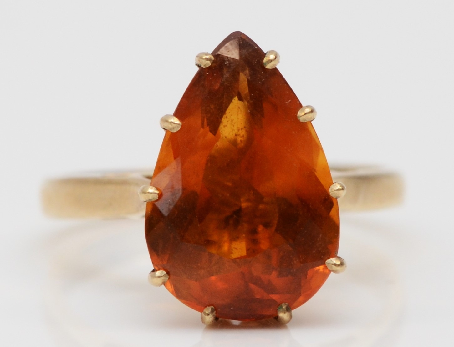 A vintage 9ct gold and pear shape citrine dress ring,14 x 10mm, M 1/2, 3.3gm