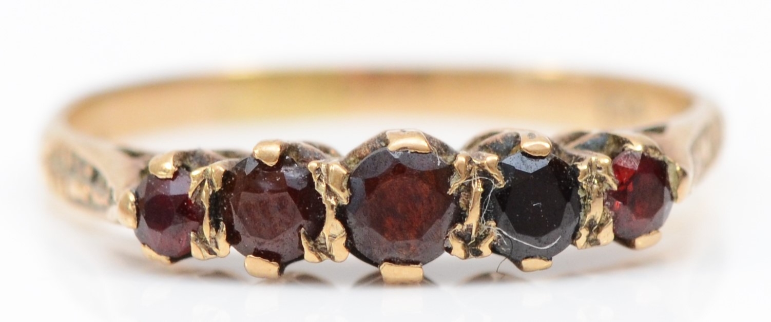 A 9ct gold and five stone garnet ring, L 1/2, 1.4gm