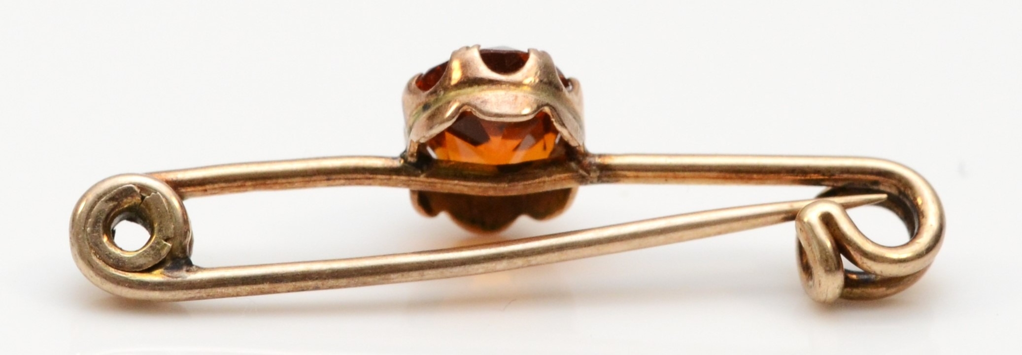 An unmarked Victorian rose gold and citrine bar brooch, 36mm, 2.4gm - Image 2 of 2