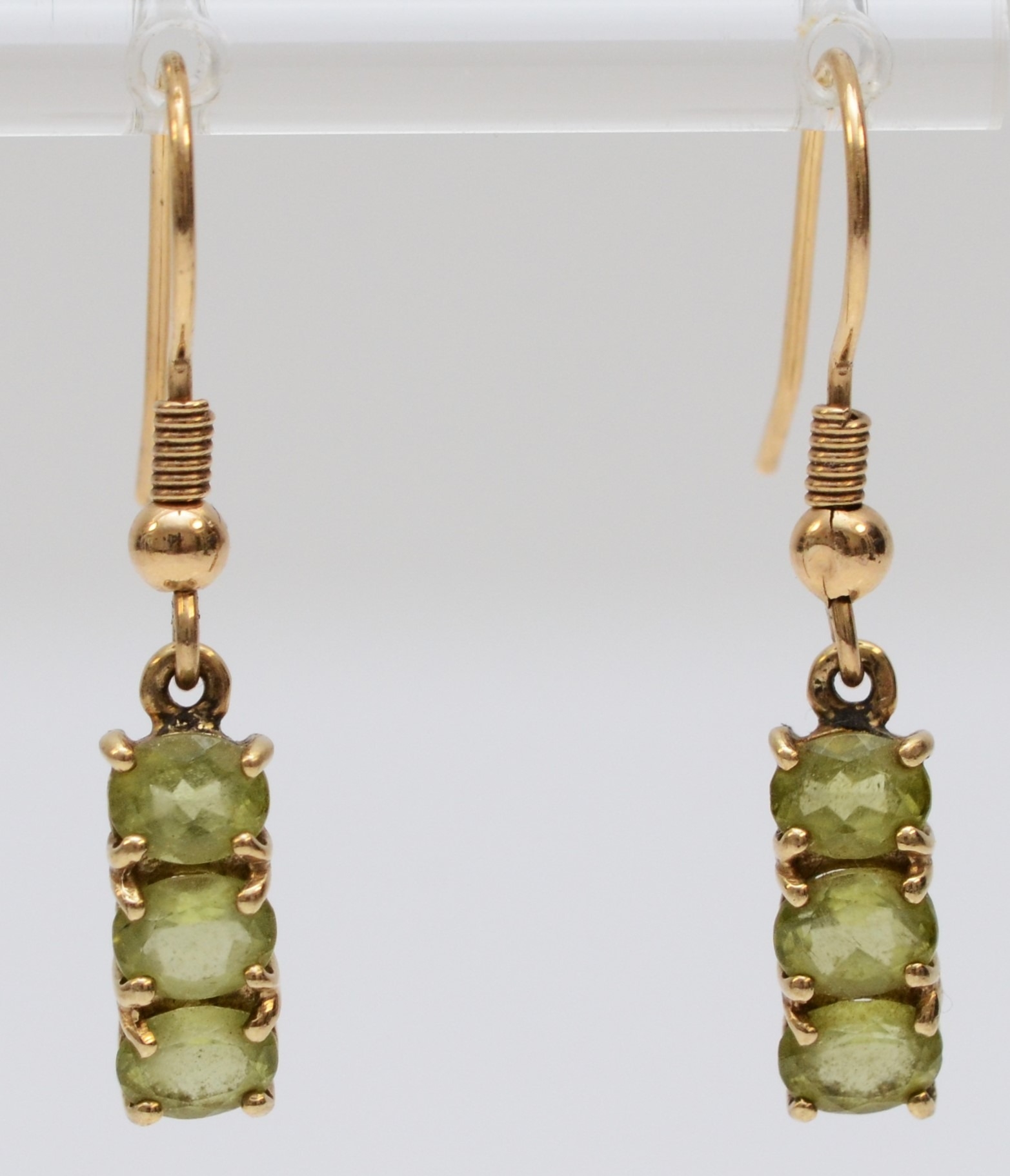 A 9ct gold pair of peridot ear pendants, 14mm, 2.5gm
