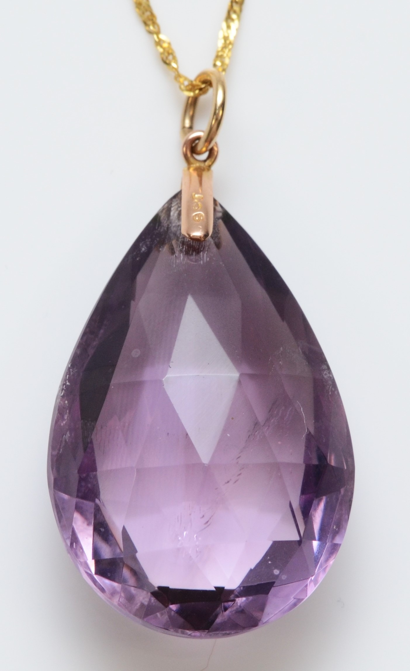 A vintage 9ct gold mounted large facetted amethyst pendant, 31 x 20mm, 9ct gold chain - Image 2 of 2