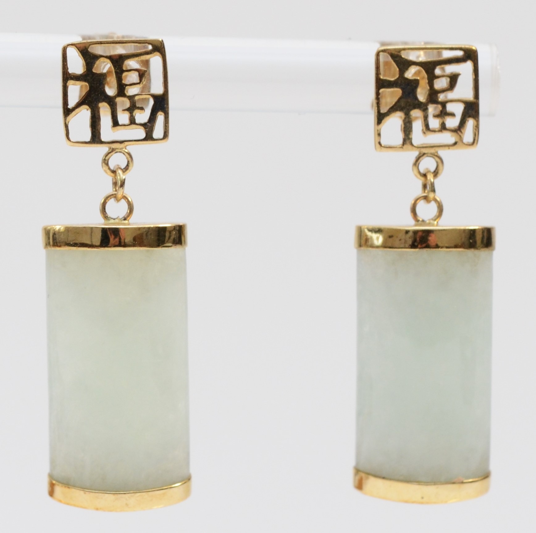 A Chines pair of 9k gold and Jadeite ear pendants, 29mm