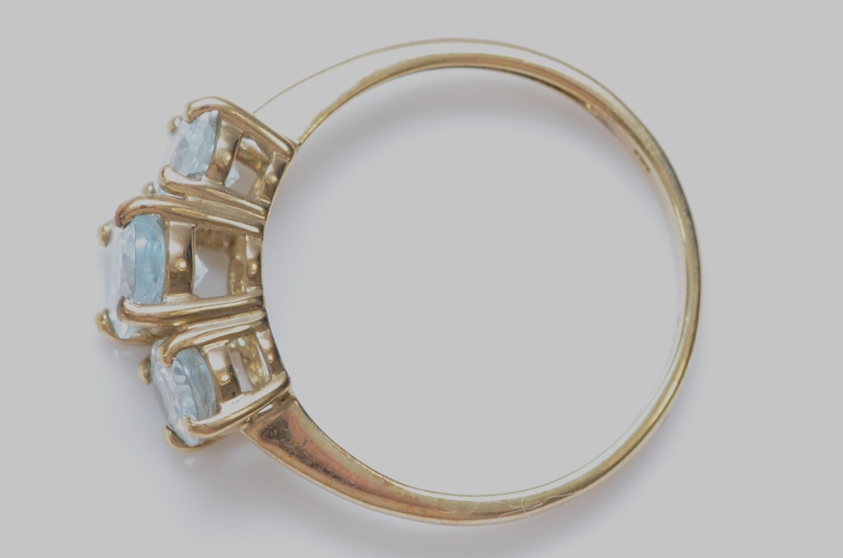 A 9ct gold three stone aquamarine ring, S 1/2, 2.7gm - Image 2 of 2