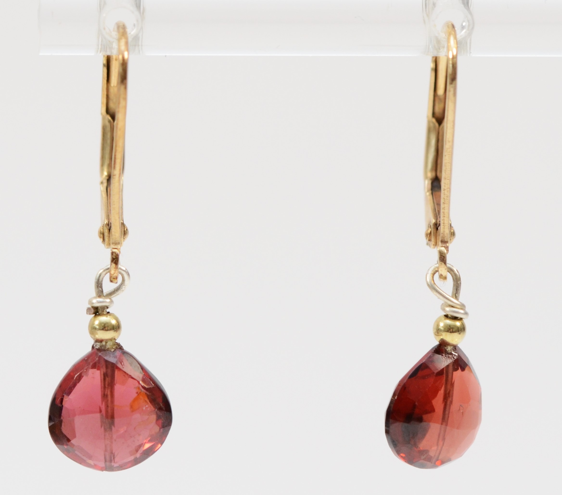 A 9ct gold mounted pair of facetted garnet ear pendants, 8 x 8mm, 1.6gm