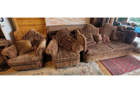 A four piece suite, comprising a large drop arm three seater sofa, L189, H97, D73cm, two armchairs - Image 1 of 2