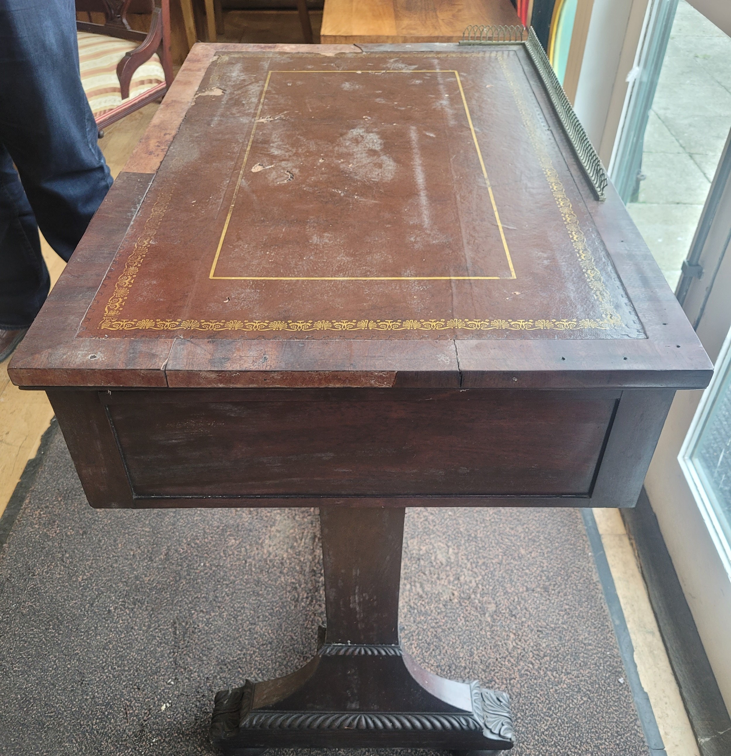 A 19th century mahogany and walnut veneered writing desk, the galaried top with inset leather - Image 4 of 4