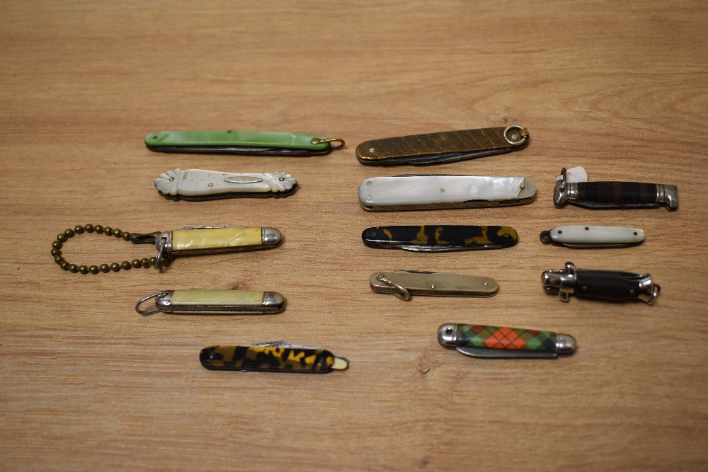 A selection of vintage pen knives, including Mother of Pearl, patterned examples, one with gold tone