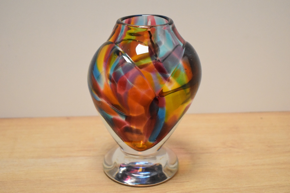 A heavy multi coloured mottled art glass vase, sat on clear glass foot. - Image 5 of 5