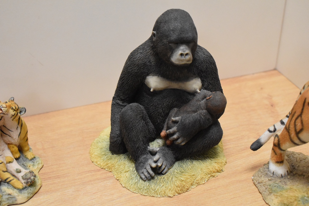 A Sherratt and Simpson wild animal study, gorilla with baby, Number 55146, 13cm, sold together - Image 3 of 4